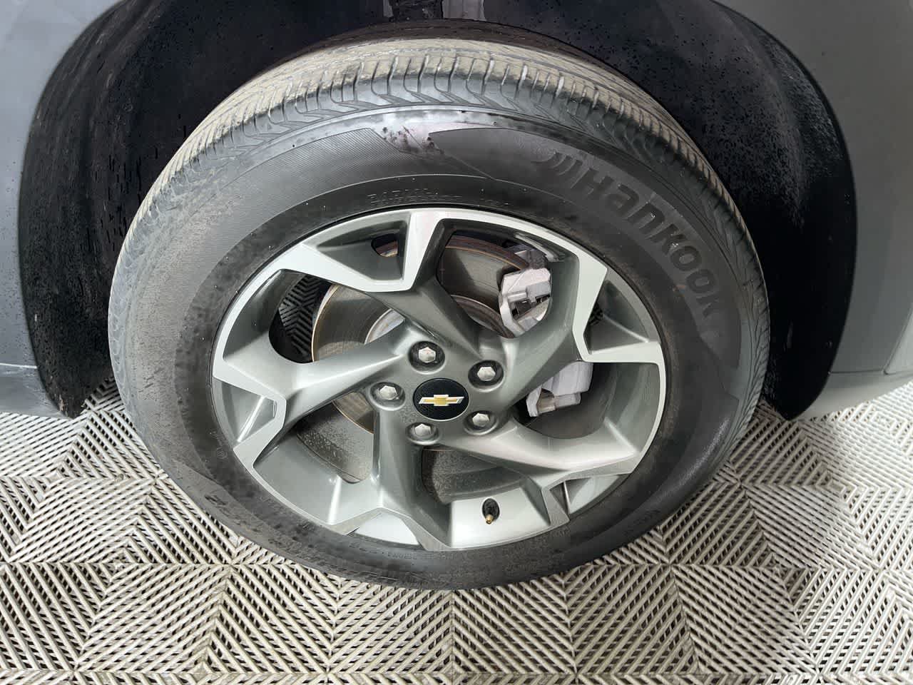 Used 2025 Chevrolet Trax LT FWD image 10