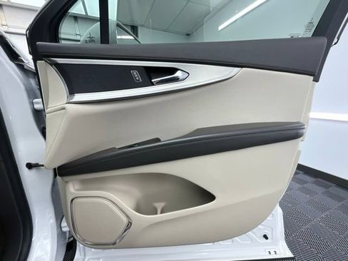 Used 2020 Lincoln Nautilus FWD w/ Equipment Group 101A image 14