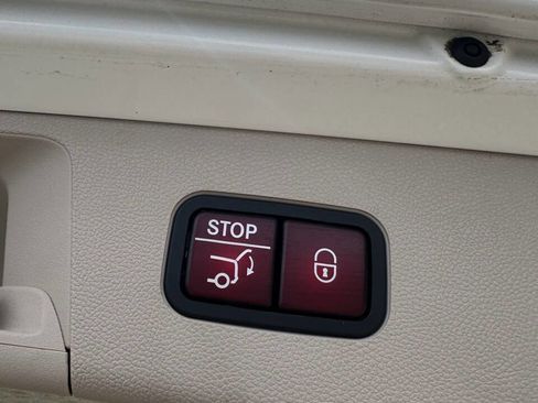 Used 2016 Mercedes-Benz E 350 E 350 4MATIC AWD 4dr Wagon image 16