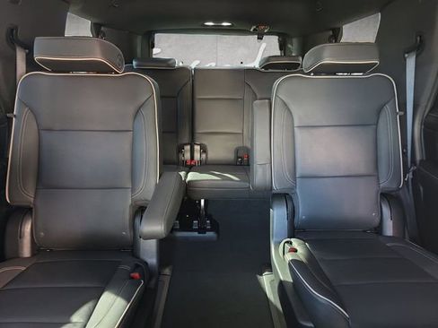 Used 2022 GMC Yukon SLT w/ SLT Luxury Package image 22