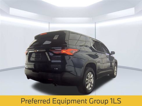 Used 2022 Chevrolet Traverse LS FWD image 2