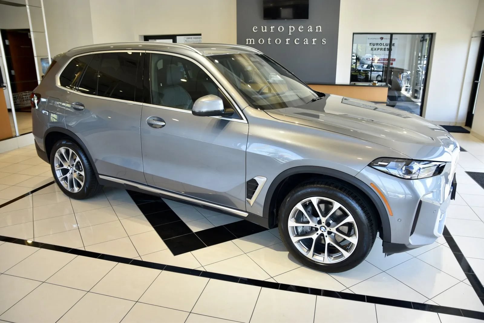 Used 2024 BMW X5 xDrive40i w/ Premium Package AWD/4WD image 7