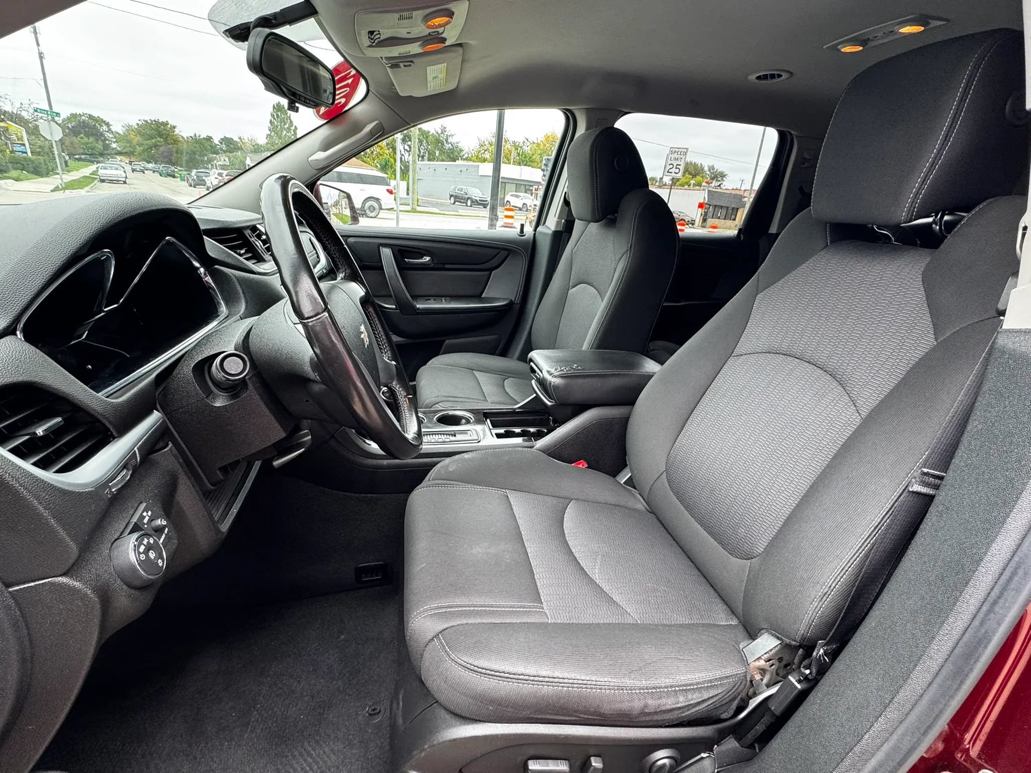 Used 2017 Chevrolet Traverse LT w/ Style and Technology Package FWD image 10