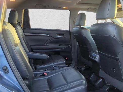 Used 2014 Toyota Highlander Limited image 25