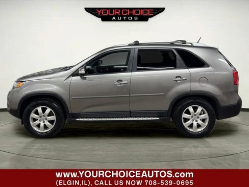 Used 2013 Kia Sorento LX w/ Convenience Pkg FWD image 2