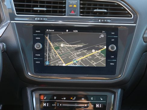 Used 2023 Volkswagen Tiguan SEL R-Line image 28