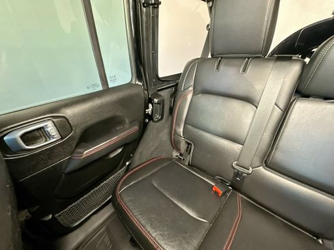Used 2022 Jeep Wrangler Unlimited Rubicon w/ LED Lighting Group AWD/4WD image 12