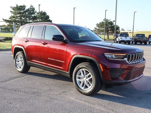 New 2025 Jeep Grand Cherokee Laredo X w/ Luxury Tech Group I image 4