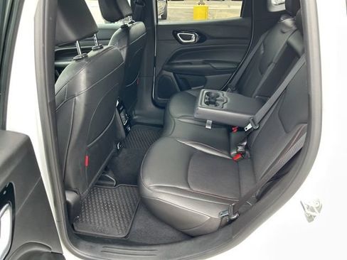 Used 2025 Jeep Compass Trailhawk AWD/4WD image 8