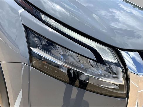 Used 2022 Nissan Pathfinder Platinum w/ Cargo Package FWD image 28