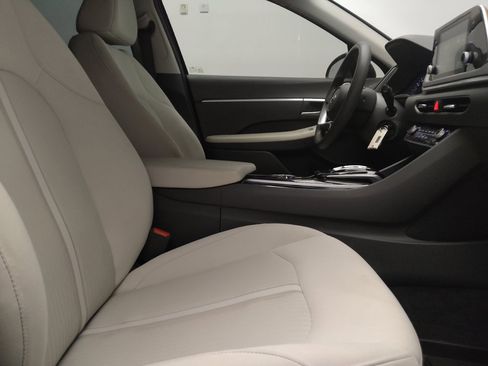 Used 2023 Hyundai Sonata SE w/ Preferred Accessory Package FWD image 21
