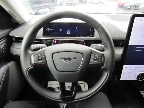 Used 2025 Ford Mustang Mach-E Premium image 15