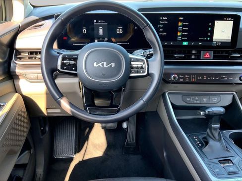 Used 2026 Kia Carnival FWD image 6