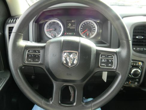 Used 2018 RAM 1500 Express image 3