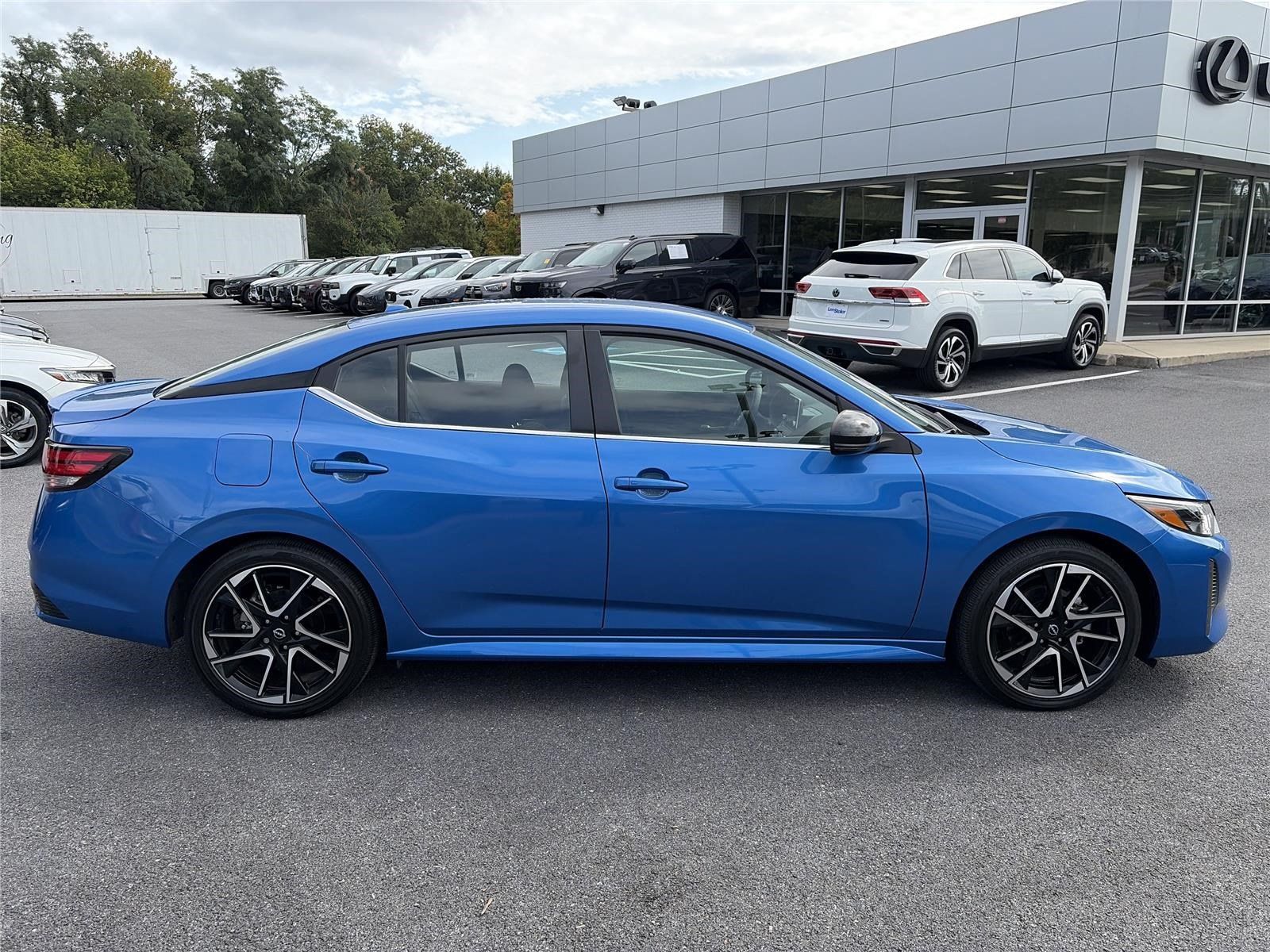 Used 2025 Nissan Sentra SR FWD image 6