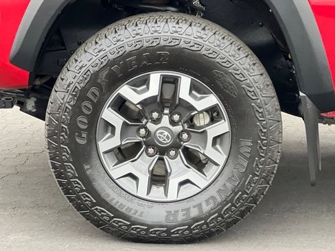 Used 2022 Toyota Tacoma TRD Off-Road w/ Technology Package image 25