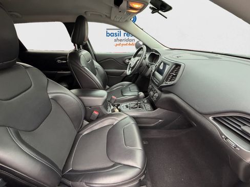 Used 2019 Jeep Cherokee Latitude Plus AWD/4WD image 19