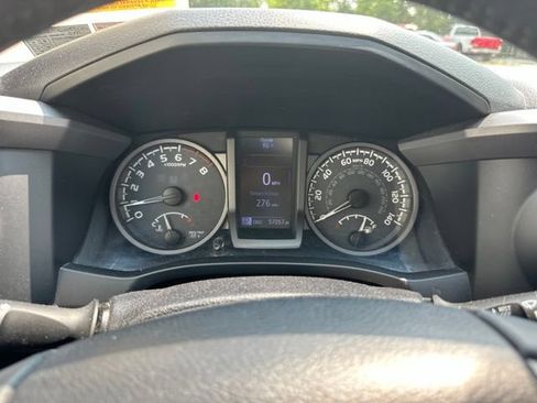 Used 2017 Toyota Tacoma TRD Off-Road w/ Premium & Technology Package AWD/4WD image 27