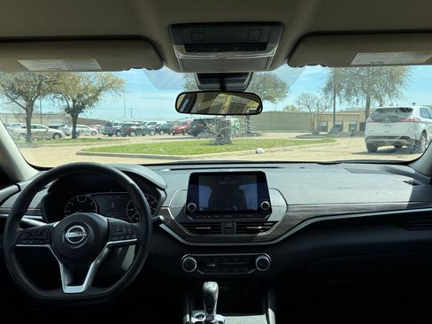 Used 2025 Nissan Altima 2.5 SV image 33
