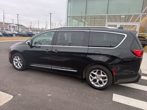 Used 2019 Chrysler Pacifica Touring-L Plus w/ Tire & Wheel Group image 11