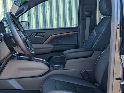 Used 2024 GMC Canyon Denali image 19