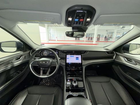 Used 2023 Jeep Grand Cherokee Limited w/ Black Appearance Package image 23