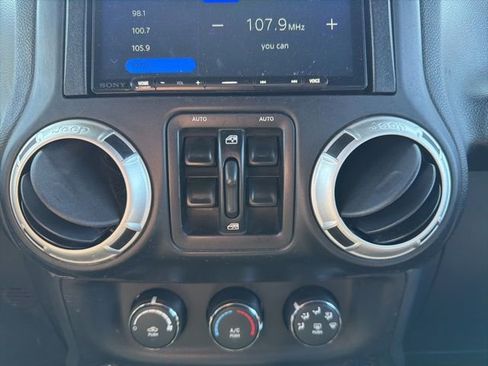 Used 2014 Jeep Wrangler Unlimited Sahara w/ Connectivity Group AWD/4WD image 23
