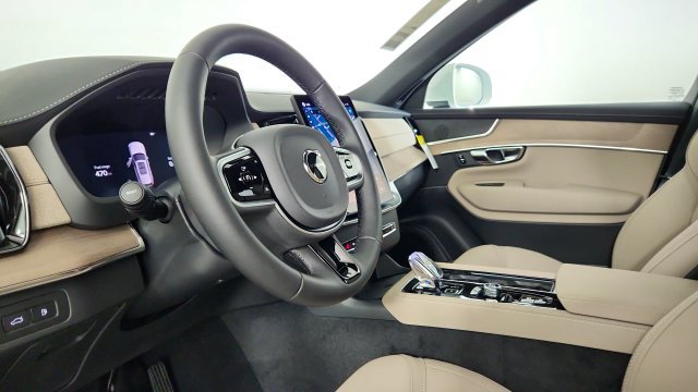 New 2026 Volvo XC90 T8 Plus w/ Protection Package AWD/4WD image 12