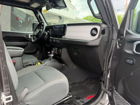 Used 2024 Jeep Wrangler Unlimited Sport AWD/4WD image 19