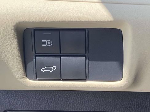 Used 2022 Toyota Highlander XLE FWD image 30