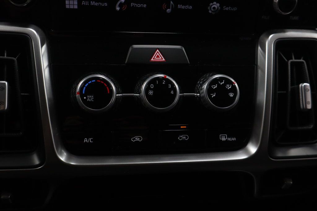 Used 2023 Kia Sorento LX FWD image 28