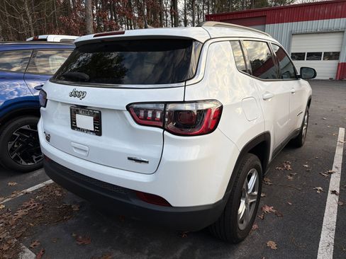 Used 2023 Jeep Compass Latitude image 5