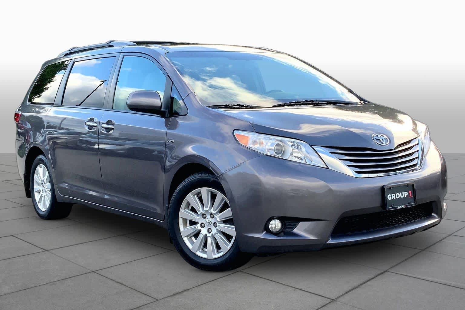 Used 2017 Toyota Sienna XLE Premium AWD/4WD image 3