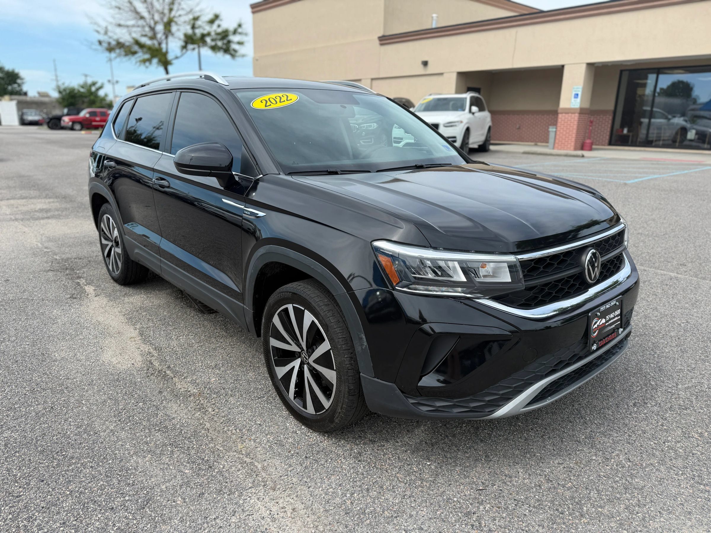 Used 2022 Volkswagen Taos SE FWD image 6