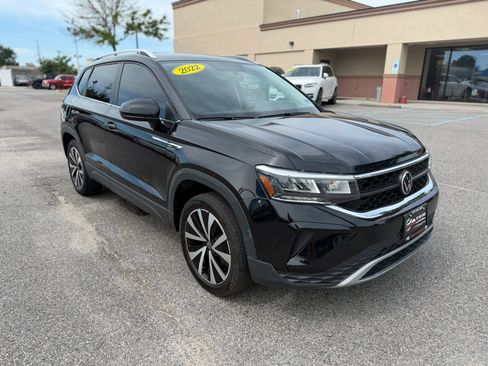 Used 2022 Volkswagen Taos SE FWD image 6