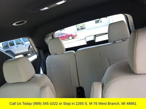 Used 2023 Chevrolet Traverse LT w/ LT Premium Package AWD/4WD image 39
