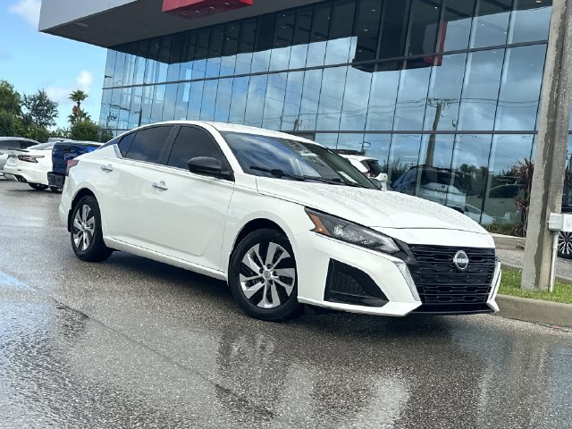 Used 2025 Nissan Altima 2.5 S FWD image 2