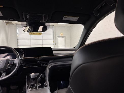 Used 2025 Toyota Crown Signia image 23