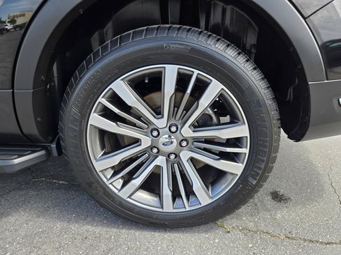 Used 2018 Ford Explorer Platinum AWD/4WD image 38