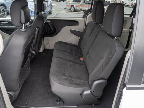 Used 2018 Dodge Grand Caravan SE w/ UConnect Hands-Free Group FWD image 22