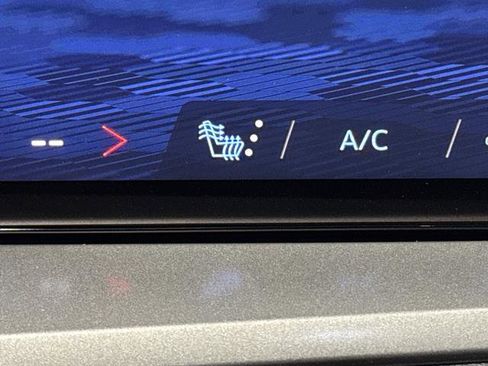 New 2026 Chevrolet Traverse LT image 7