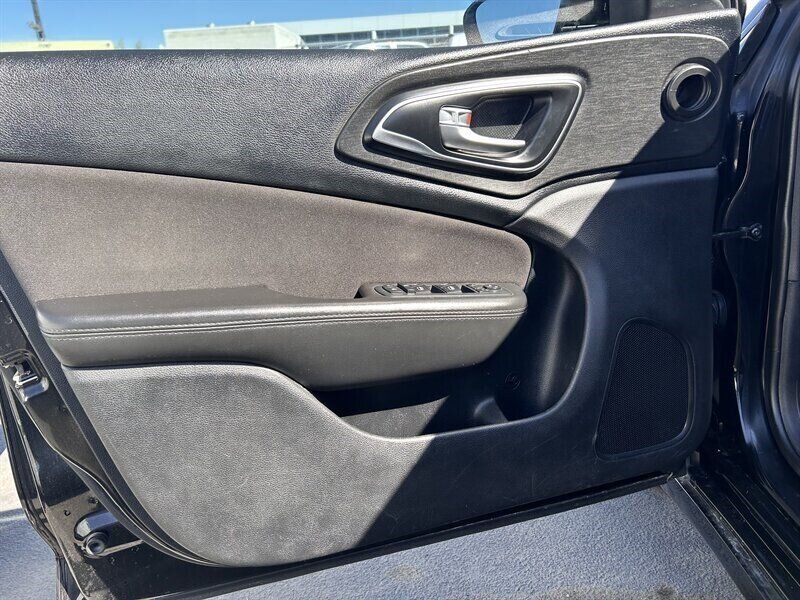 Used 2015 Chrysler 200 Limited w/ Convenience Group FWD image 38