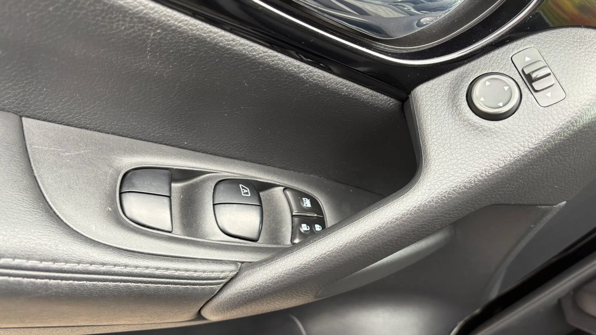 Used 2017 Nissan Rogue Sport SV FWD image 16