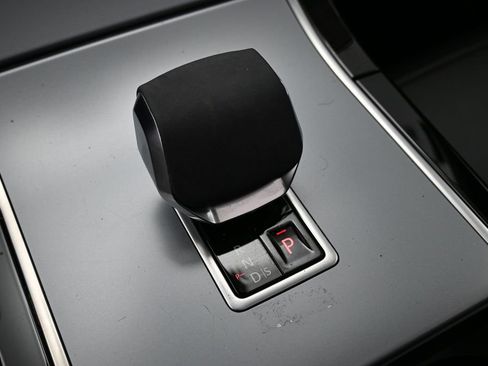Used 2025 Land Rover Range Rover Velar S AWD/4WD image 34
