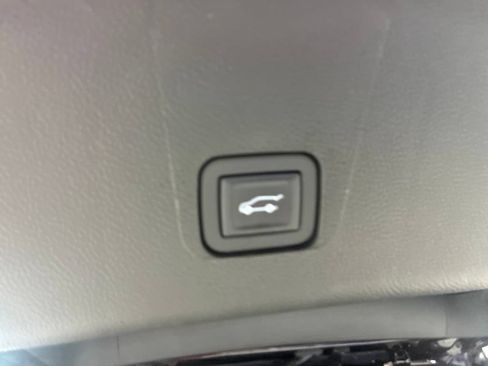 Used 2023 Chevrolet Traverse High Country w/ LPO, Floor Liner Package AWD/4WD image 42