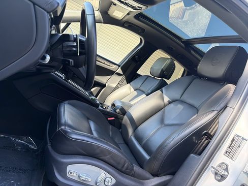 Used 2023 Porsche Macan S AWD/4WD image 15