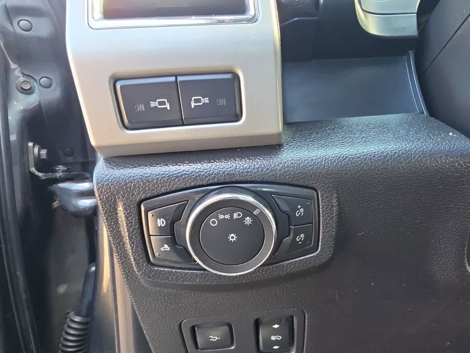 Used 2017 Ford F250 Lariat w/ Lariat Ultimate Package AWD/4WD image 26