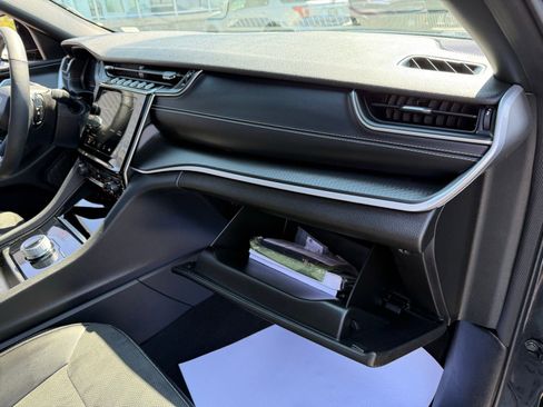 Used 2024 Jeep Grand Cherokee L Laredo image 39