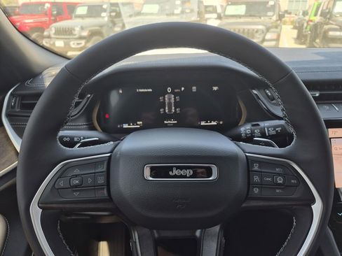 New 2026 Jeep Grand Cherokee Limited RWD image 39