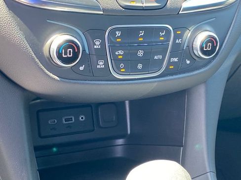 Certified 2024 Chevrolet Equinox LT FWD image 12